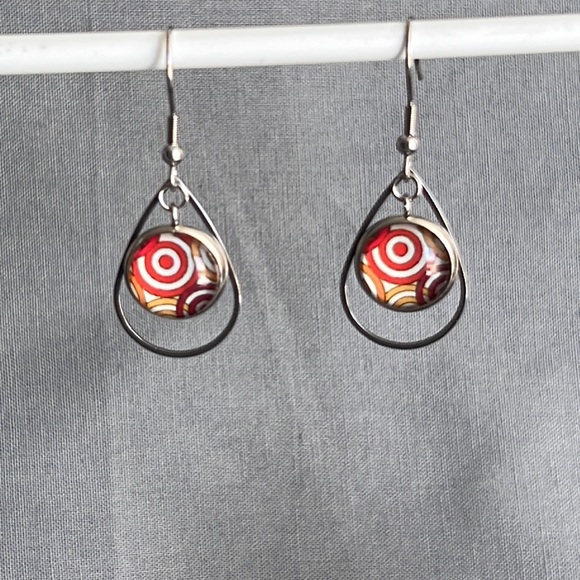Jewelry - 21350 Orange and white tear drop swirl earrings